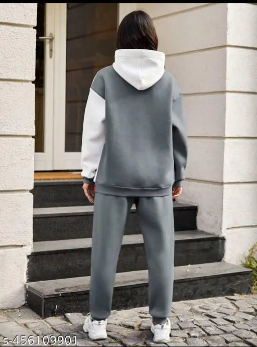 LATEST WINTER WEAR TRACK SUIT FOR WOMEN, ACTIVE WEAR WINTER TRACK SUIT, GYM WEAR, AIRPORT LOOK SET. TOP AND BOTTOM SET./IMPORTED TOP & BOTTOM SET.