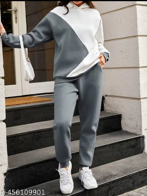 LATEST WINTER WEAR TRACK SUIT FOR WOMEN, ACTIVE WEAR WINTER TRACK SUIT, GYM WEAR, AIRPORT LOOK SET. TOP AND BOTTOM SET./IMPORTED TOP & BOTTOM SET.