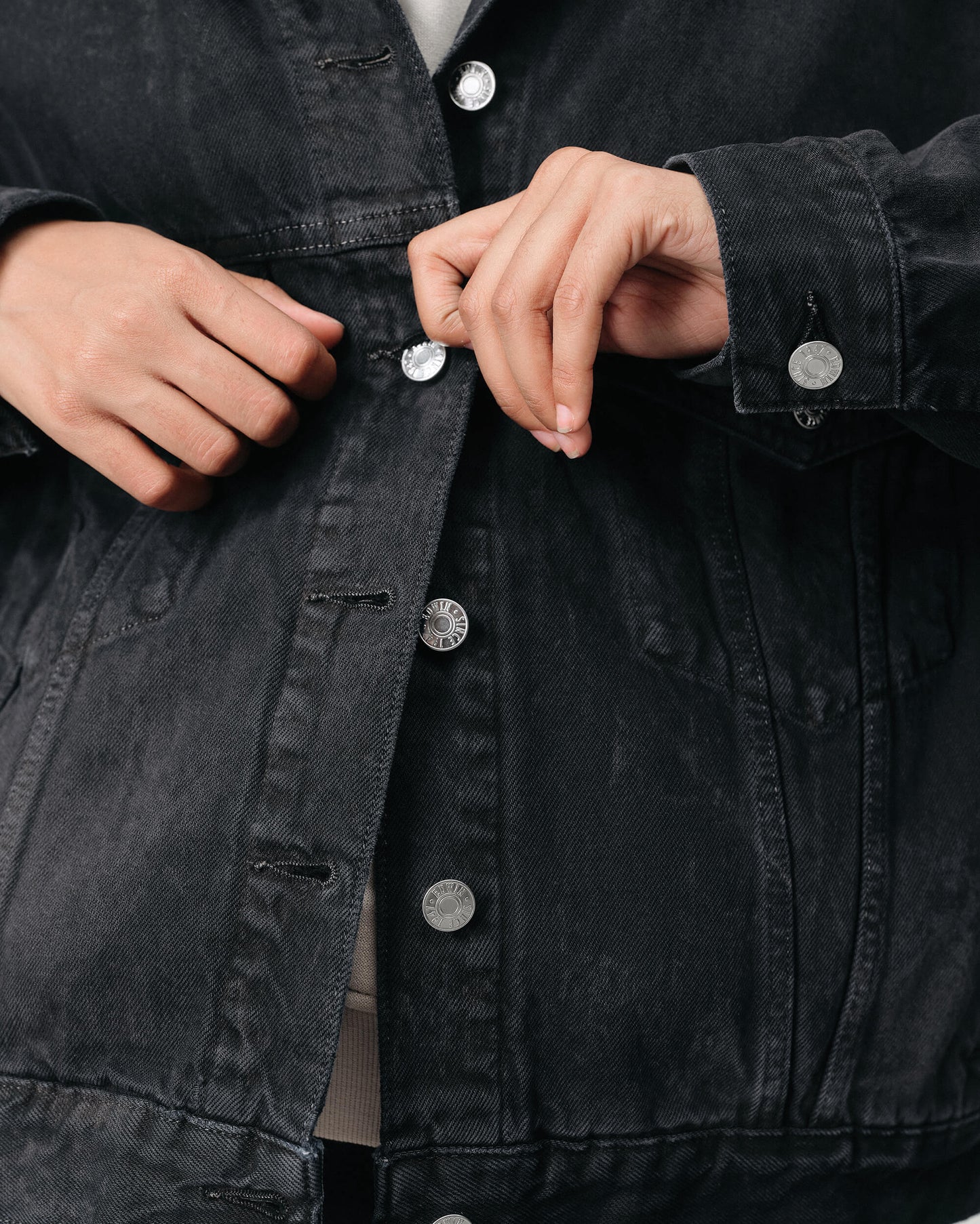 VELOMI Women’s Washed Denim Jacket – Timeless Black Casual Outerwear