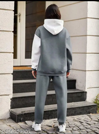 LATEST WINTER WEAR TRACK SUIT FOR WOMEN, ACTIVE WEAR WINTER TRACK SUIT, GYM WEAR, AIRPORT LOOK SET. TOP AND BOTTOM SET./IMPORTED TOP & BOTTOM SET.